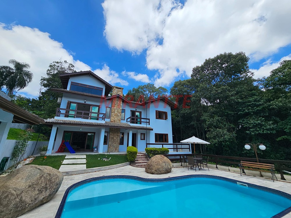 Sobrado de 380m² com 3 quartos em Serra Da Cantareira
