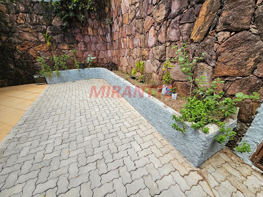 Sobrado de 380m² com 3 quartos em Serra Da Cantareira