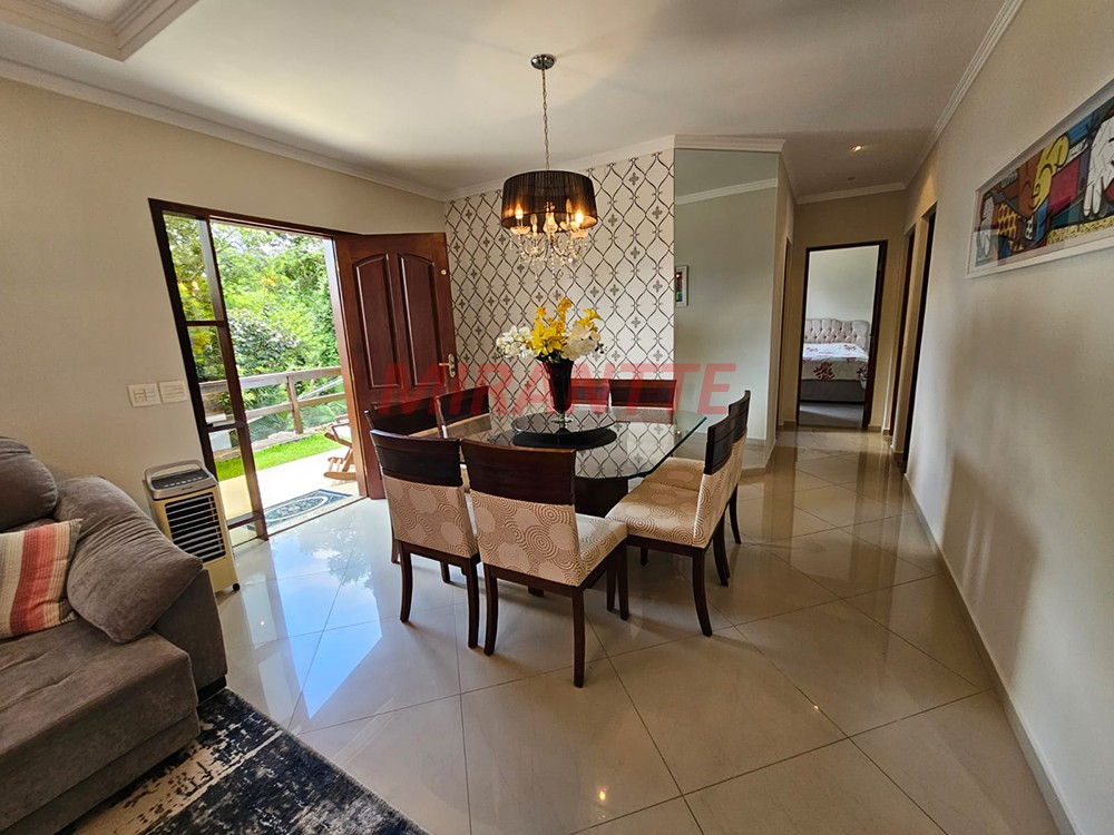 Sobrado de 380m² com 3 quartos em Serra Da Cantareira