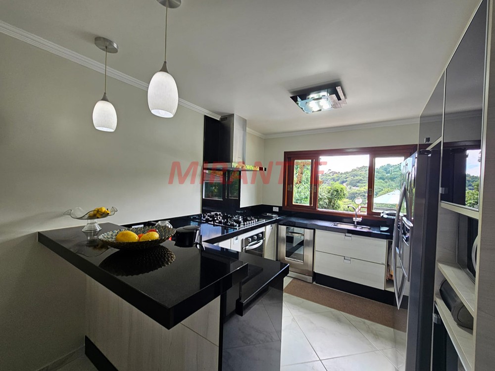 Sobrado de 380m² com 3 quartos em Serra Da Cantareira