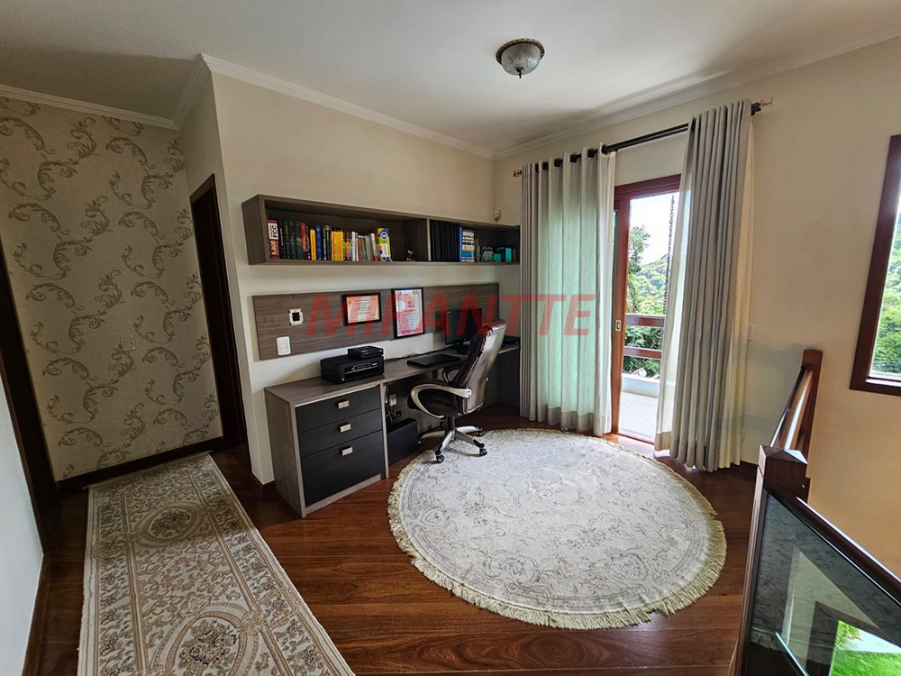 Sobrado de 380m² com 3 quartos em Serra Da Cantareira