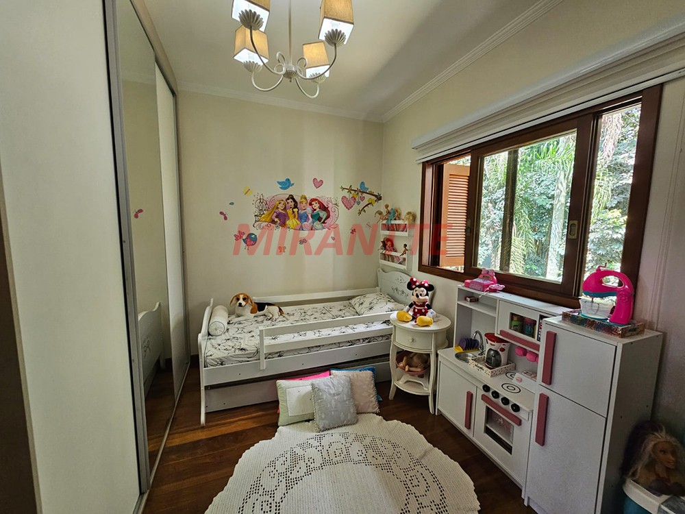 Sobrado de 380m² com 3 quartos em Serra Da Cantareira