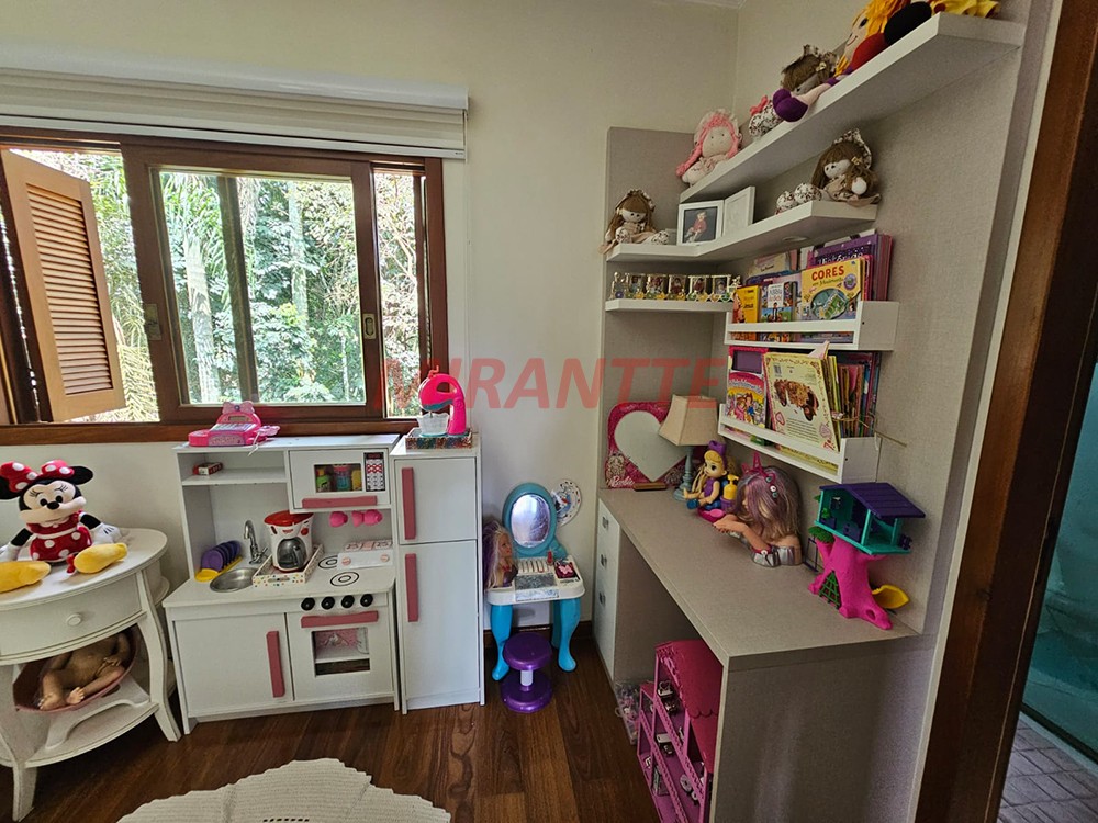 Sobrado de 380m² com 3 quartos em Serra Da Cantareira
