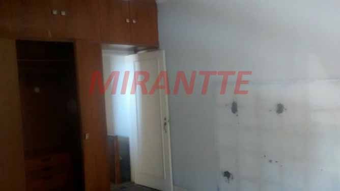 Sobrado com 2 quartos em Santa Teresinha