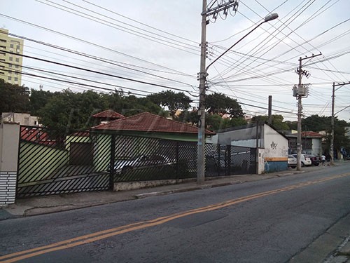 Terreno de 900m² em Vila Mazzei
