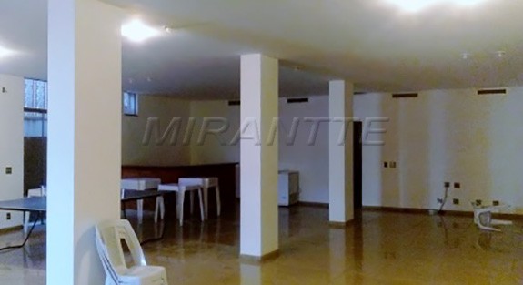 Sobrado de 795m² com 4 quartos em Jardim São Bento