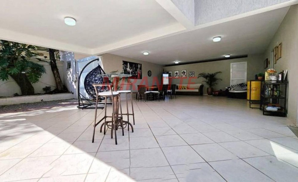 Sobrado de 300m² com 3 quartos em Jardim Floresta