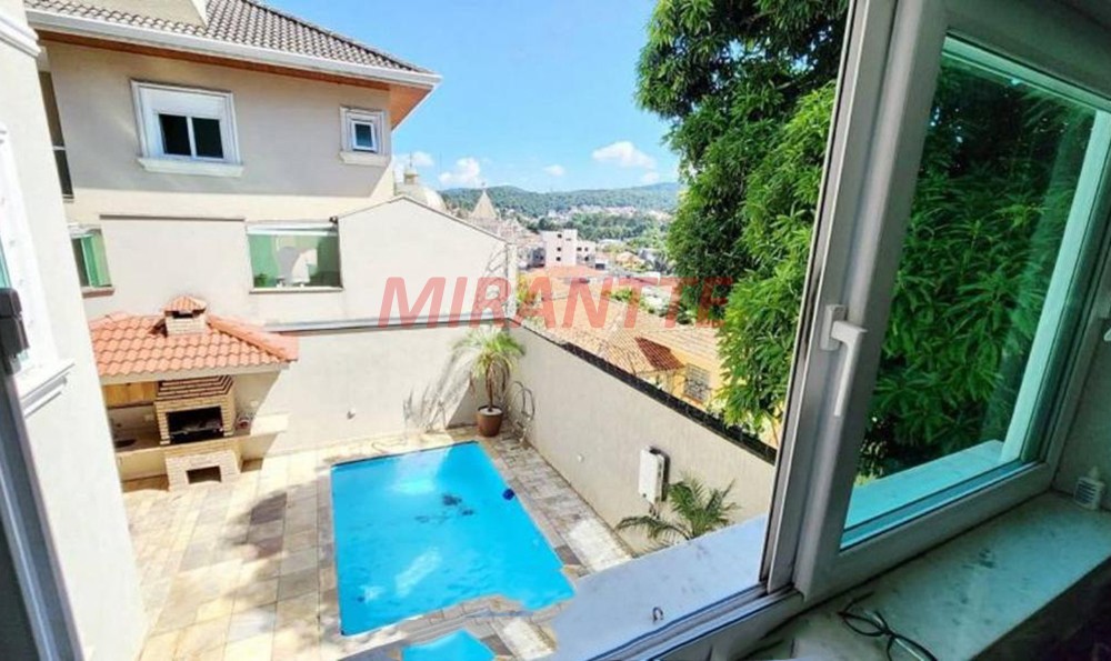 Sobrado de 300m² com 3 quartos em Jardim Floresta