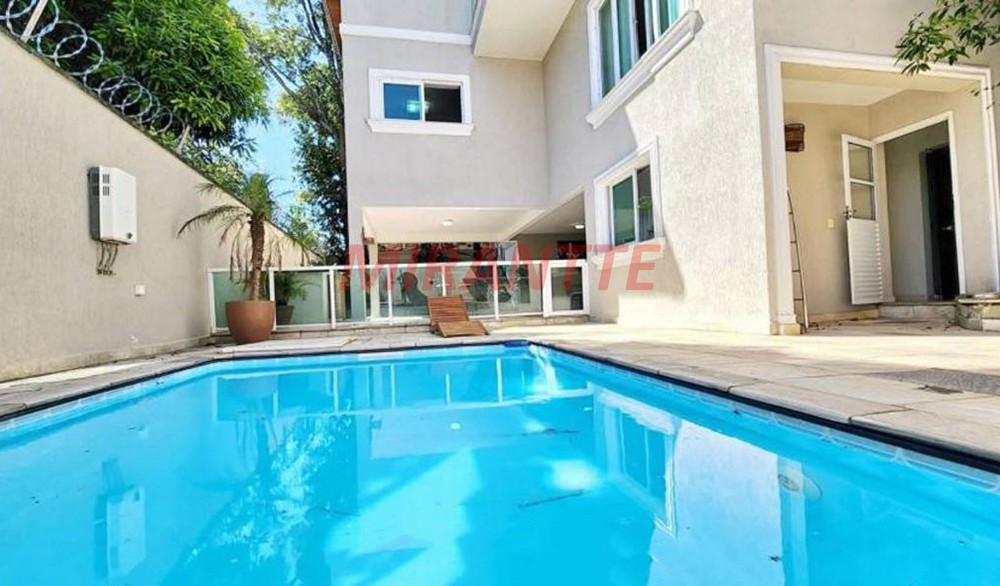 Sobrado de 300m² com 3 quartos em Jardim Floresta