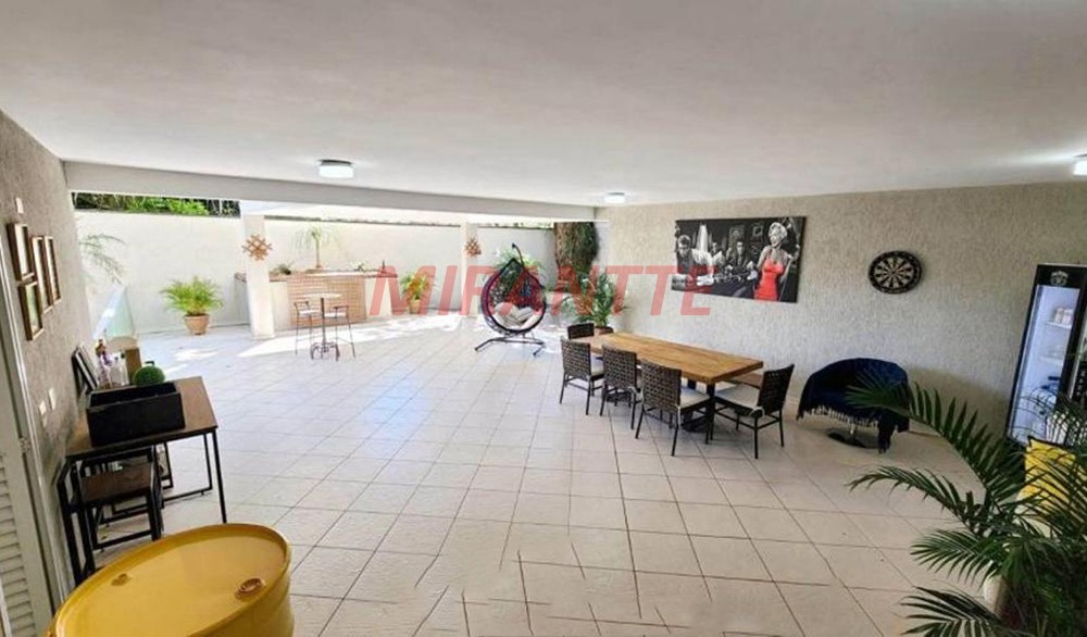 Sobrado de 300m² com 3 quartos em Jardim Floresta
