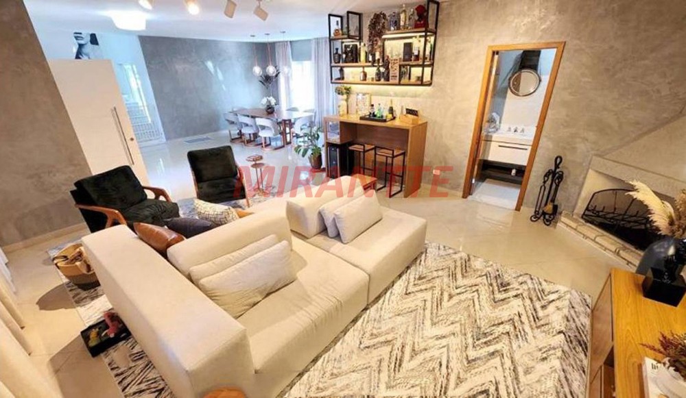 Sobrado de 300m² com 3 quartos em Jardim Floresta
