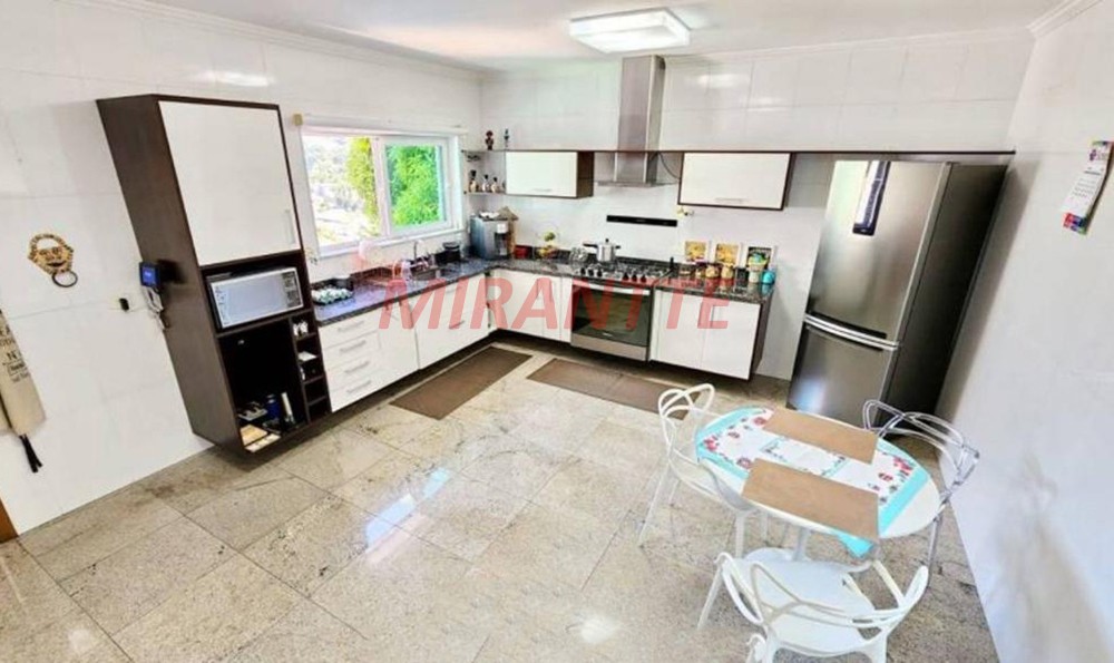 Sobrado de 300m² com 3 quartos em Jardim Floresta