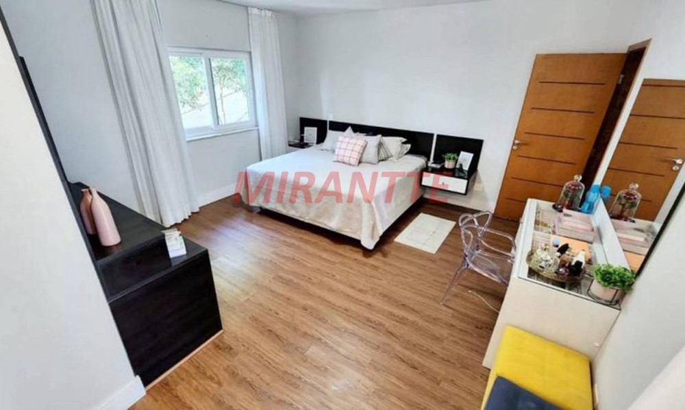 Sobrado de 300m² com 3 quartos em Jardim Floresta