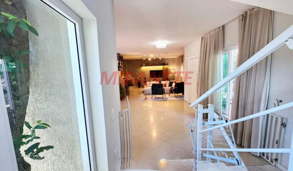 Sobrado de 300m² com 3 quartos em Jardim Floresta