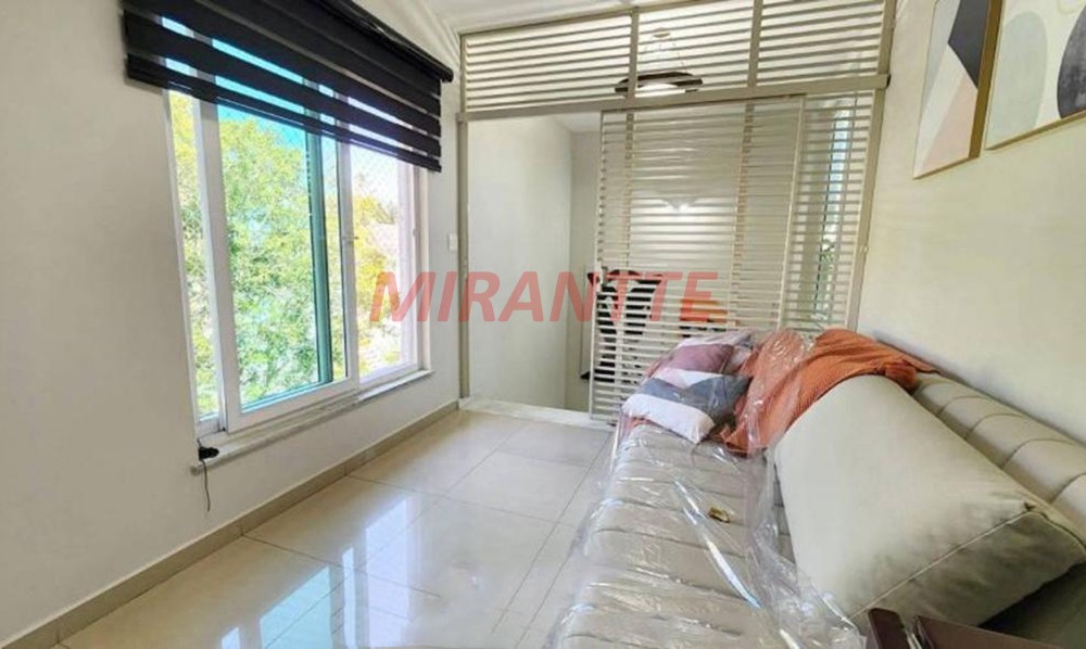 Sobrado de 300m² com 3 quartos em Jardim Floresta