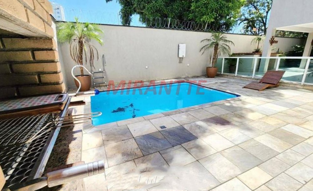 Sobrado de 300m² com 3 quartos em Jardim Floresta