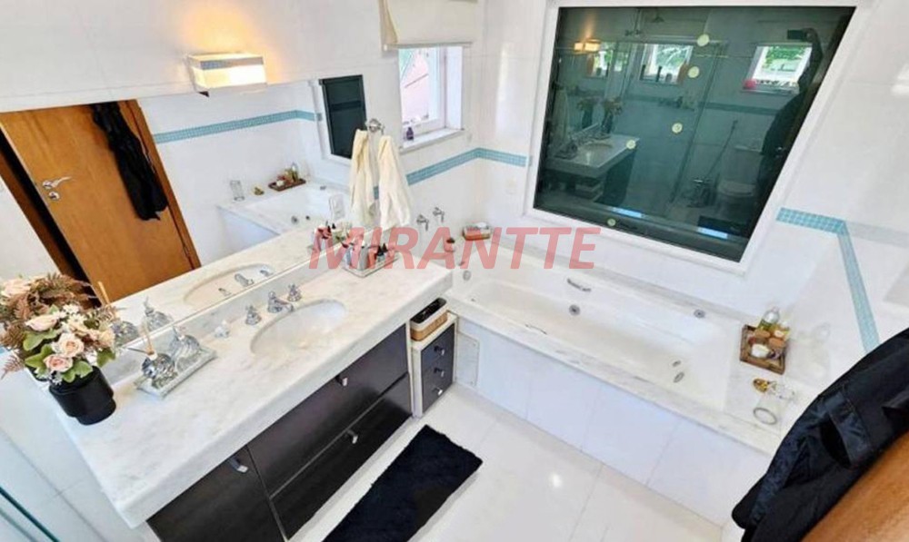 Sobrado de 300m² com 3 quartos em Jardim Floresta