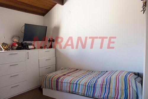 Cond. fechado de 174m² com 4 quartos em Santa Teresinha