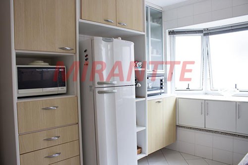 Cond. fechado de 174m² com 4 quartos em Santa Teresinha