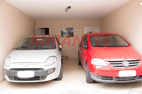 Cond. fechado de 174m² com 4 quartos em Santa Teresinha