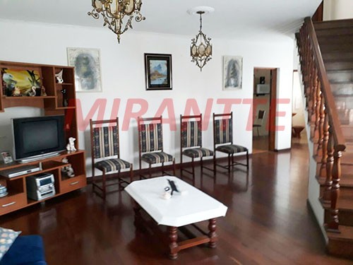 Sobrado de 300m² com 3 quartos em Vila Aurora