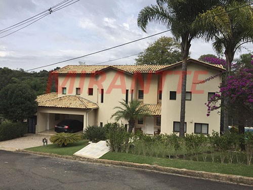 Sobrado de 400m² com 5 quartos em Centro