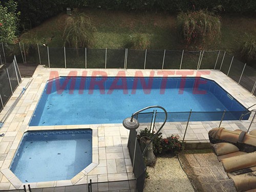 Sobrado de 400m² com 5 quartos em Centro
