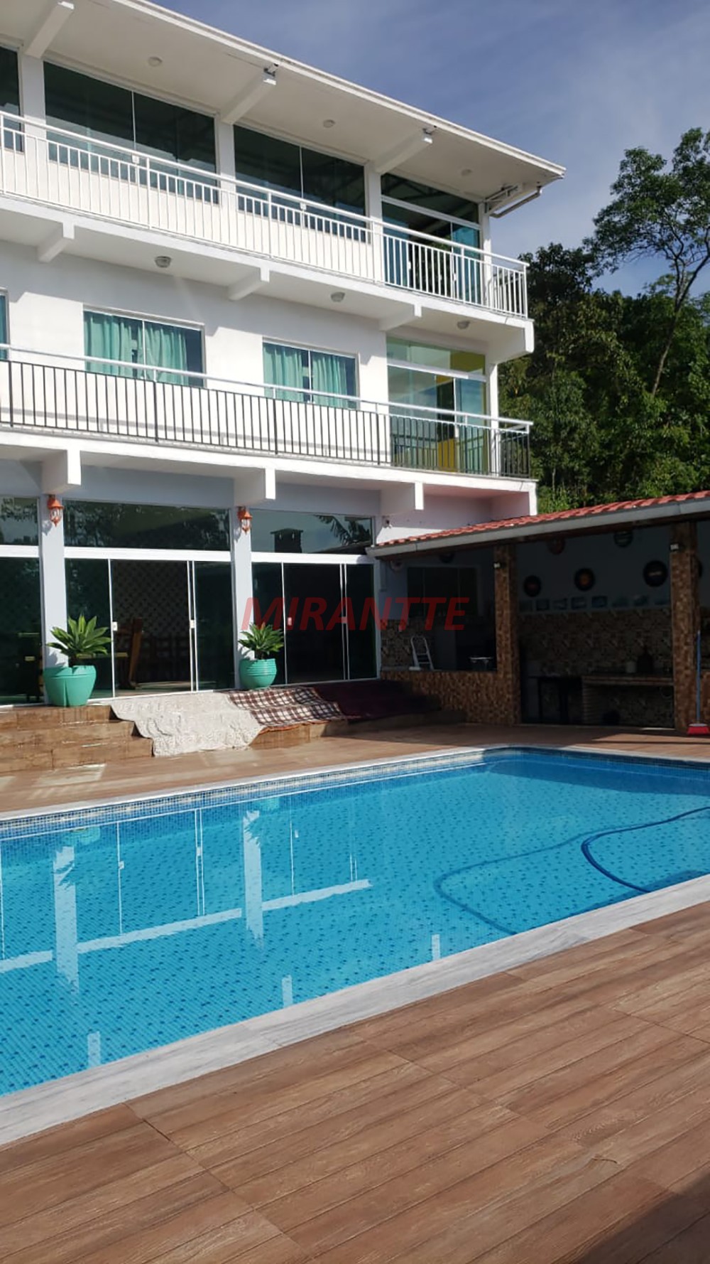 Sobrado de 215m² com 5 quartos em PARQUE PETROPOLIS