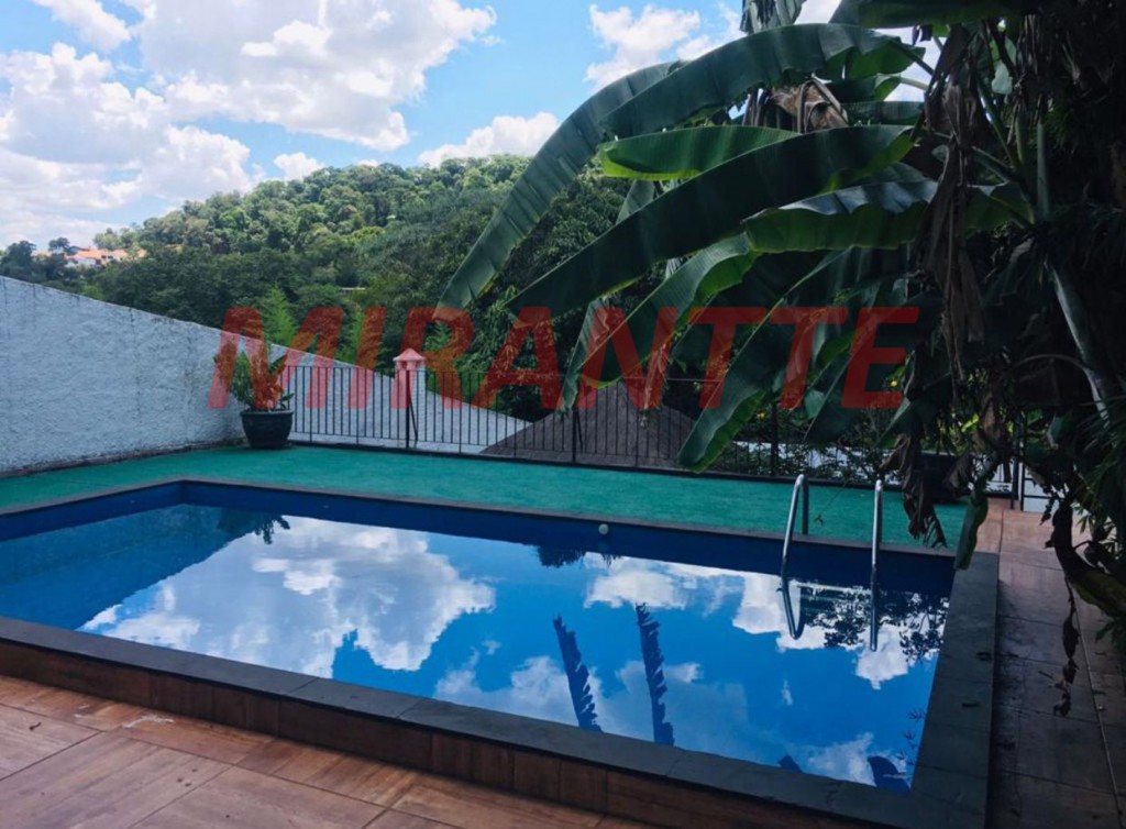 Sobrado de 300m² com 5 quartos em Horto Florestal