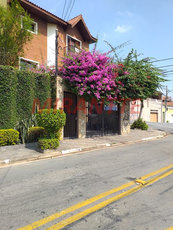 Sobrado de 400m² com 4 quartos em Santa Teresinha