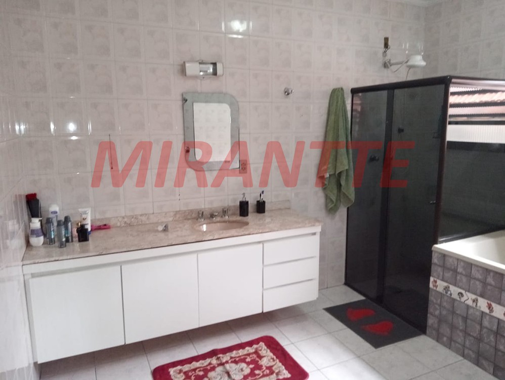 Sobrado de 400m² com 4 quartos em Santa Teresinha