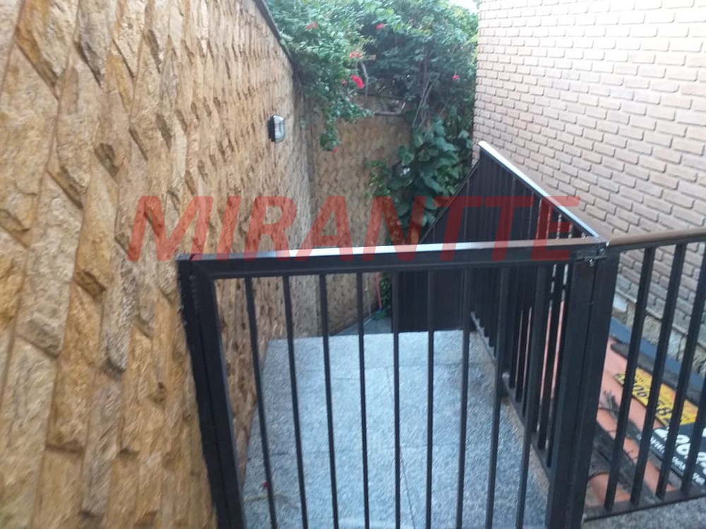 Sobrado de 400m² com 4 quartos em Santa Teresinha