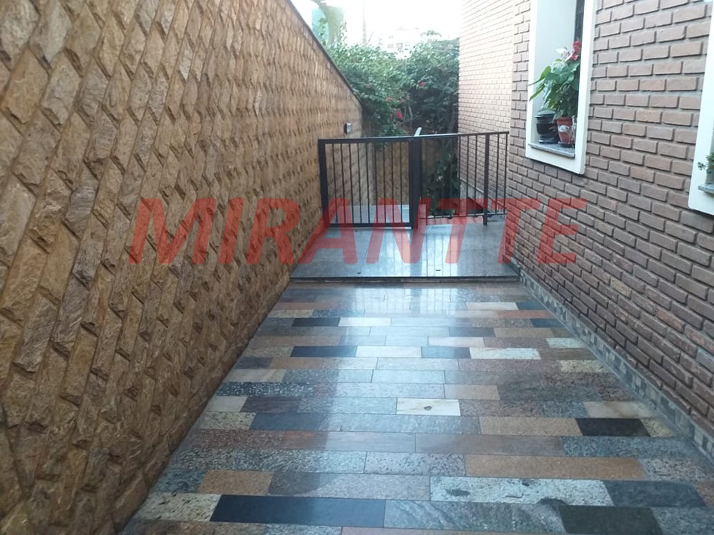 Sobrado de 400m² com 4 quartos em Santa Teresinha