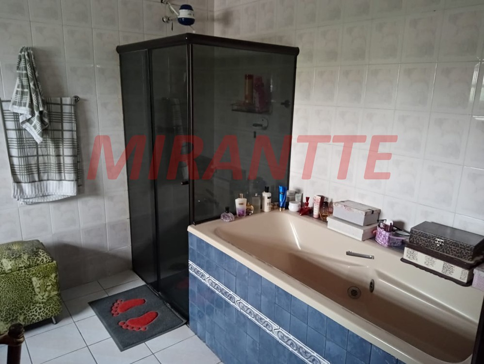 Sobrado de 400m² com 4 quartos em Santa Teresinha