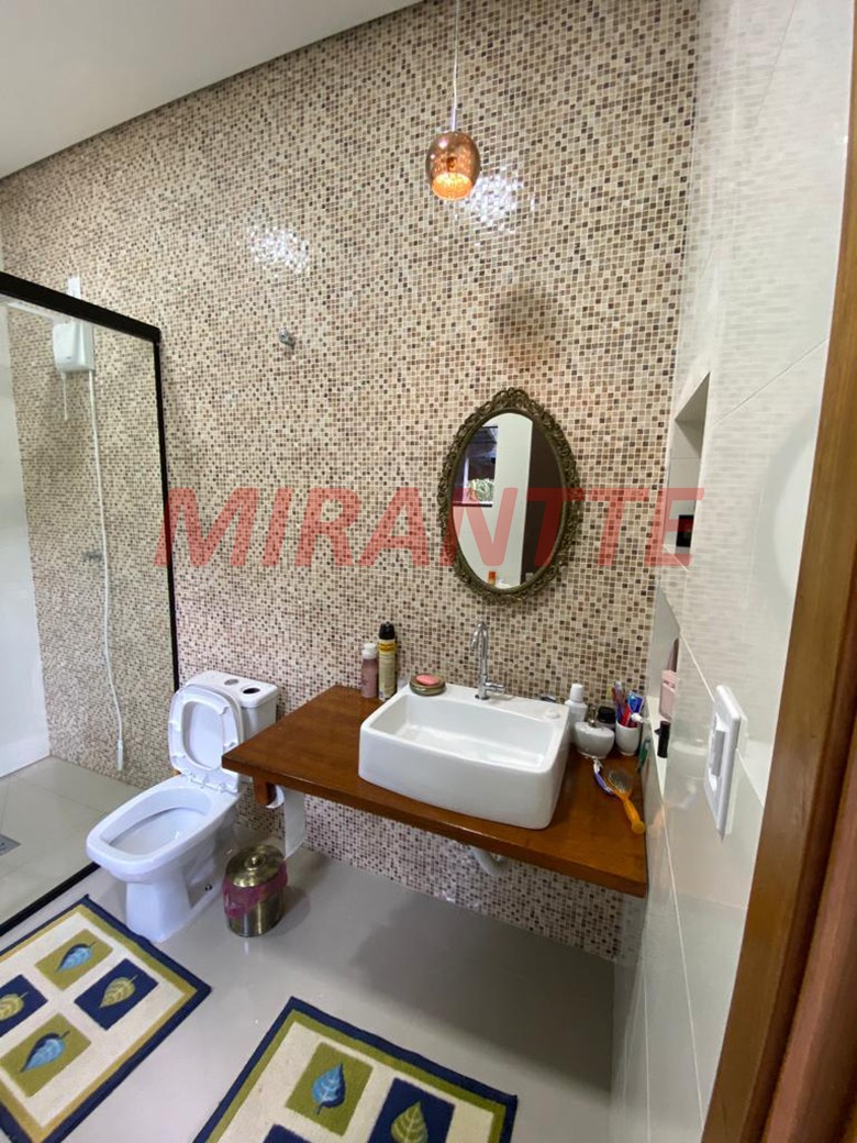 Sobrado de 750m² com 5 quartos em Serra Da Cantareira
