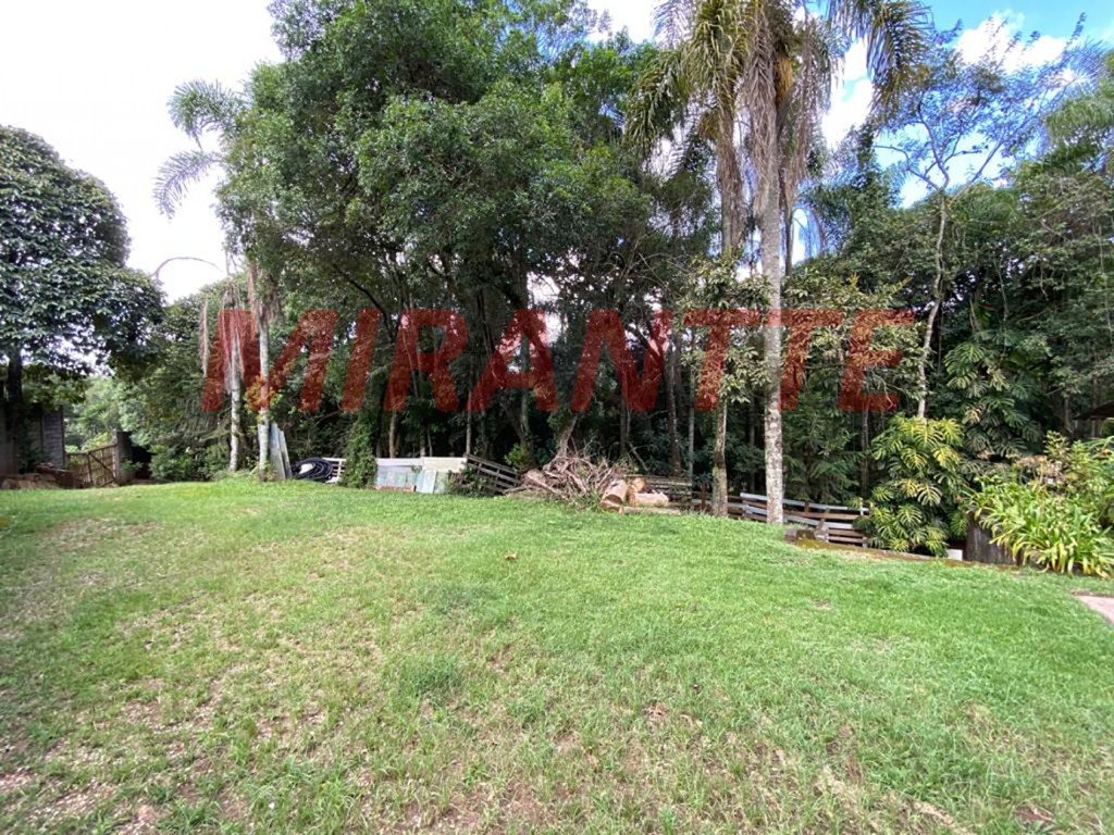 Sobrado de 750m² com 5 quartos em Serra Da Cantareira