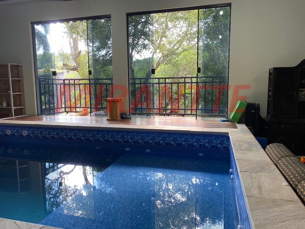 Sobrado de 750m² com 5 quartos em Serra Da Cantareira