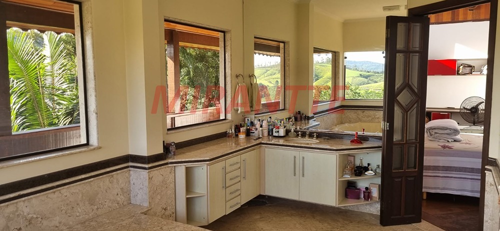 Cond. fechado de 480m² com 6 quartos em Centro – Mairiporã