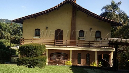 Sobrado de 470m² com 6 quartos em Serra Da Cantareira