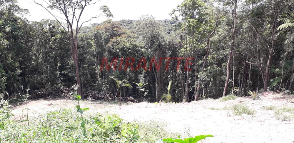 Terreno de 1732m² em Serra da Cantareira