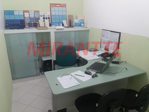 Comercial de 600m² em Quarta Parada