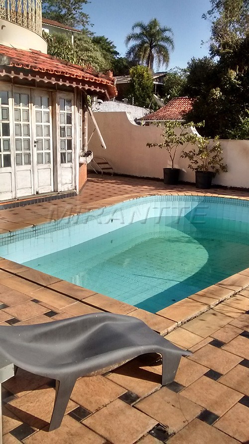 Sobrado de 800m² com 5 quartos em Serra da Cantareira