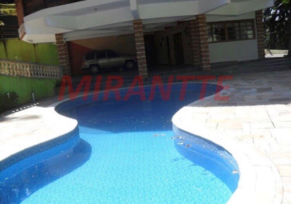 Sobrado de 700m² com 4 quartos em Serra da Cantareira