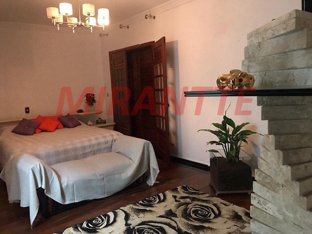 Sobrado de 700m² com 4 quartos em Serra da Cantareira