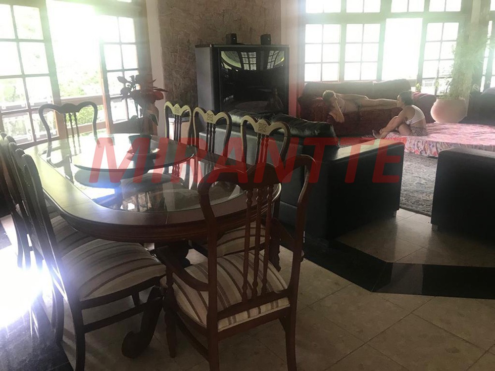 Sobrado de 700m² com 4 quartos em Serra da Cantareira