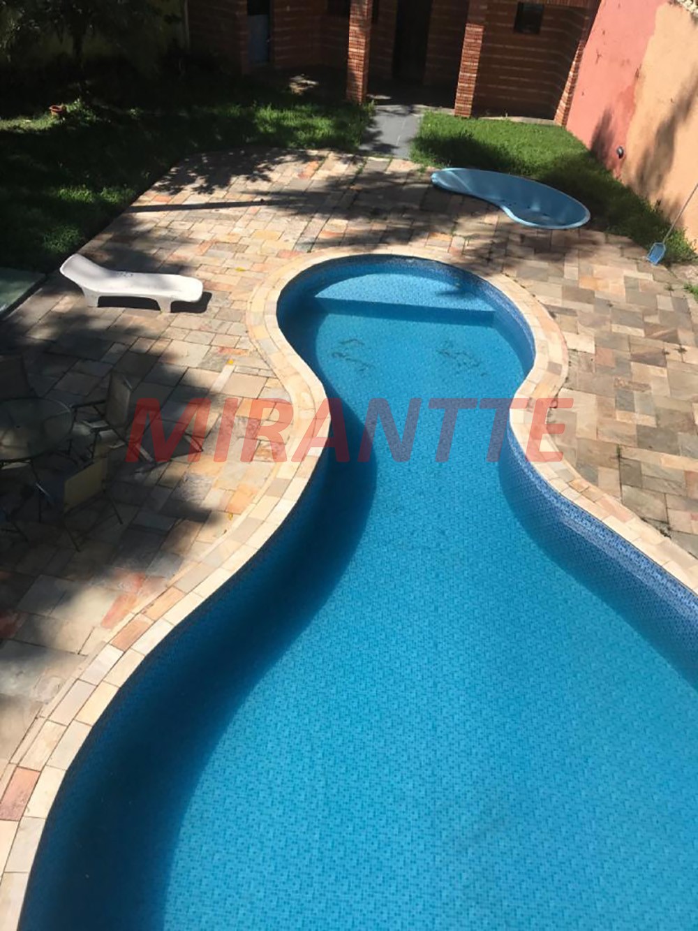Sobrado de 700m² com 4 quartos em Serra da Cantareira