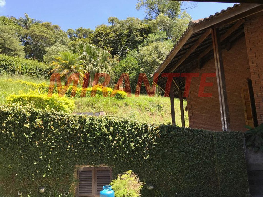 Sobrado de 700m² com 4 quartos em Serra da Cantareira