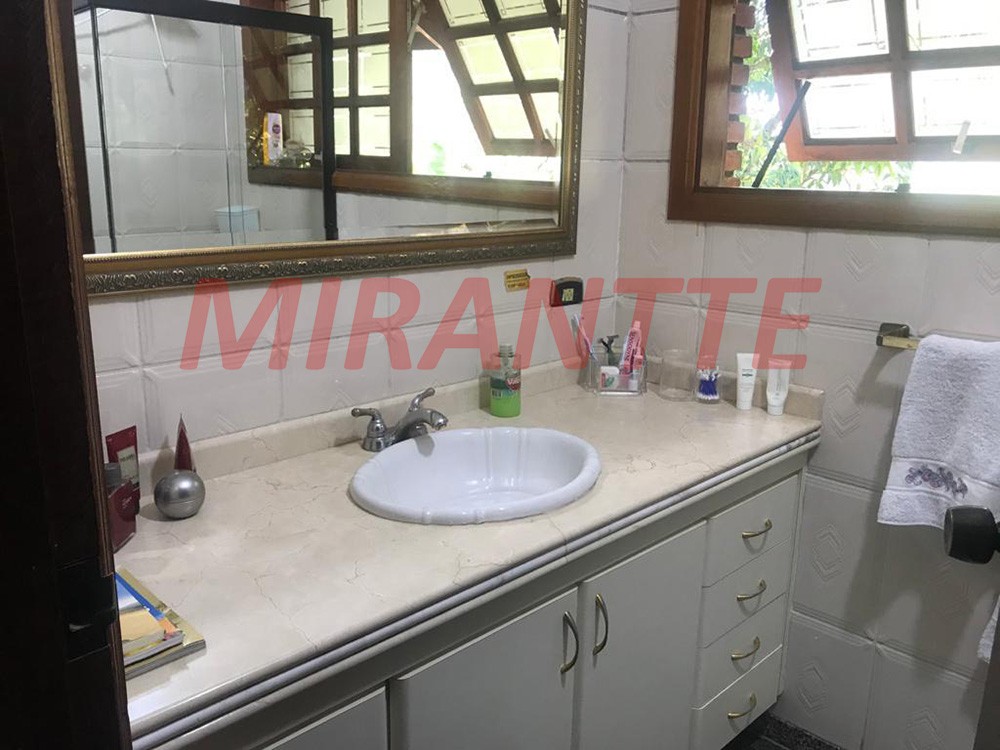 Sobrado de 700m² com 4 quartos em Serra da Cantareira