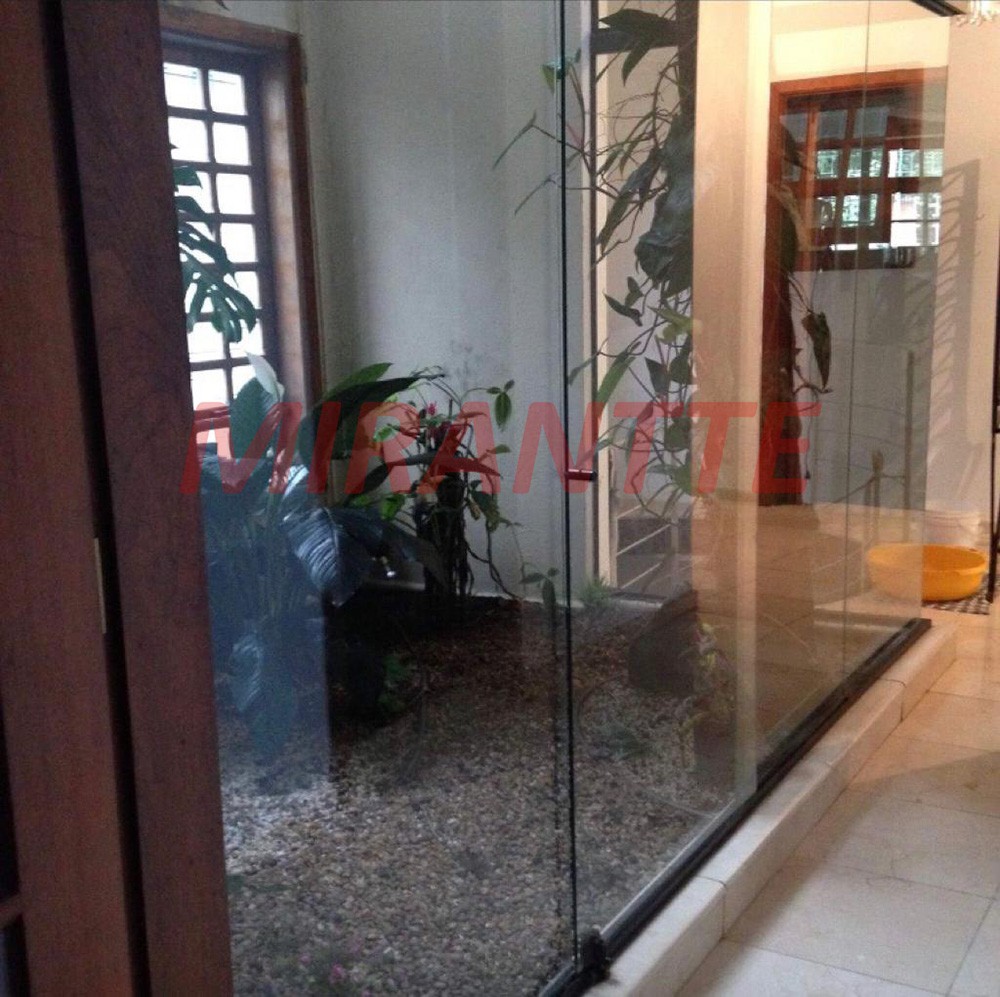 Sobrado de 700m² com 4 quartos em Serra da Cantareira
