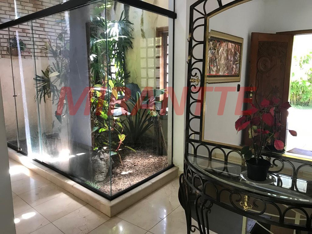 Sobrado de 700m² com 4 quartos em Serra da Cantareira